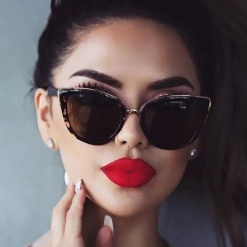 Elegant Cat Eye Sunglasses